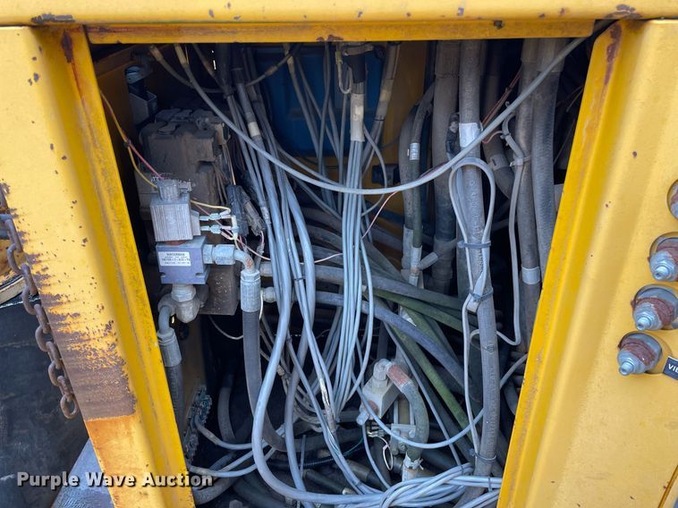 image for item JE9424 1996 Gomaco GT3600  slipform paver