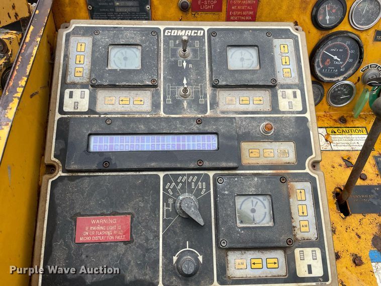 image for item JE9424 1996 Gomaco GT3600  slipform paver