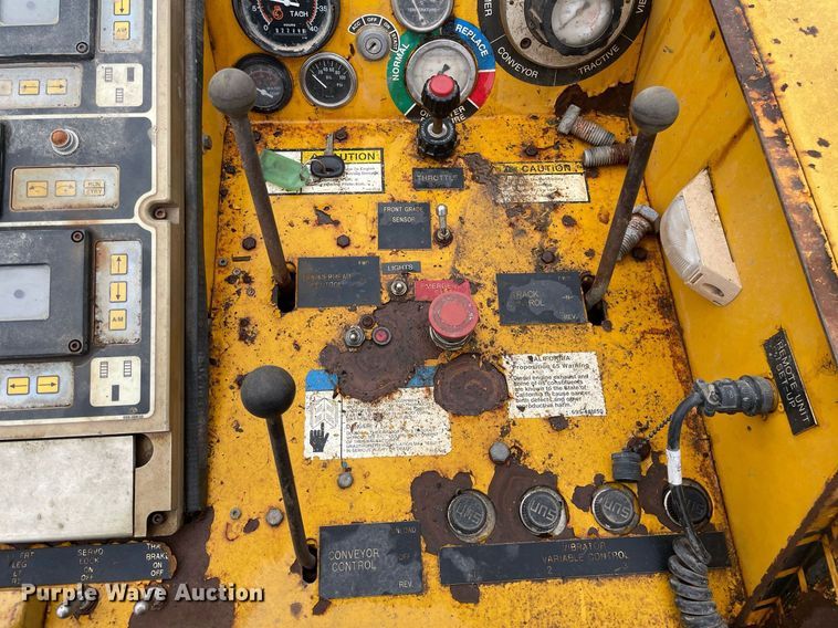 image for item JE9424 1996 Gomaco GT3600  slipform paver