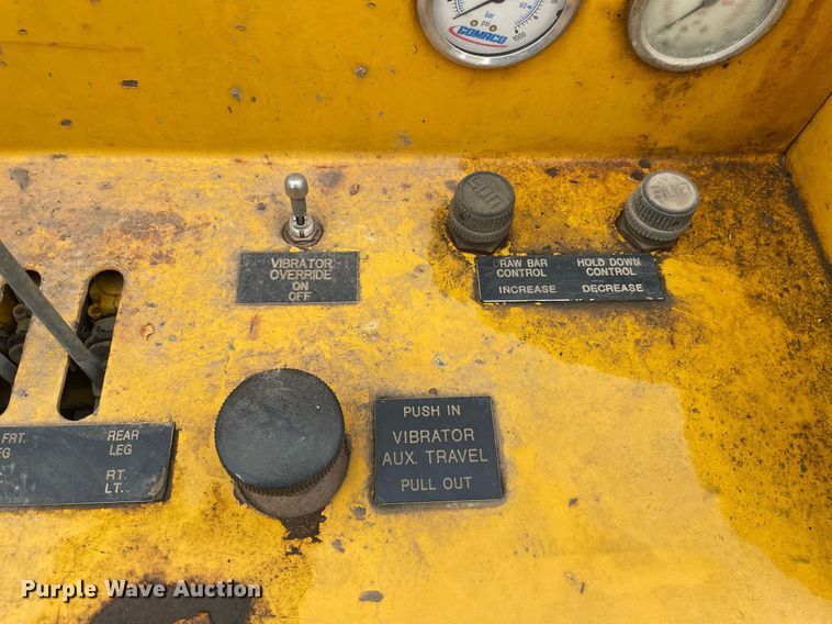 image for item JE9424 1996 Gomaco GT3600  slipform paver