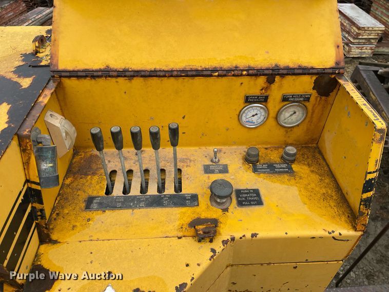 image for item JE9424 1996 Gomaco GT3600  slipform paver