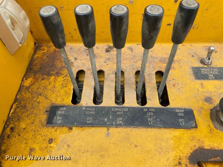 image for item JE9424 1996 Gomaco GT3600  slipform paver