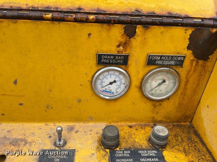 image for item JE9424 1996 Gomaco GT3600  slipform paver