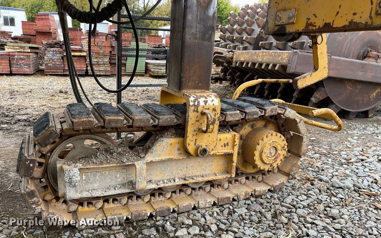 image for item JE9424 1996 Gomaco GT3600  slipform paver