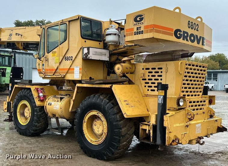 image for item JE9426 1990 Grove RT528C  crane