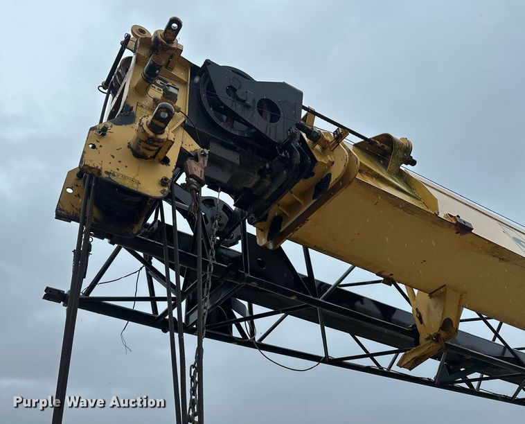 image for item JE9426 1990 Grove RT528C  crane