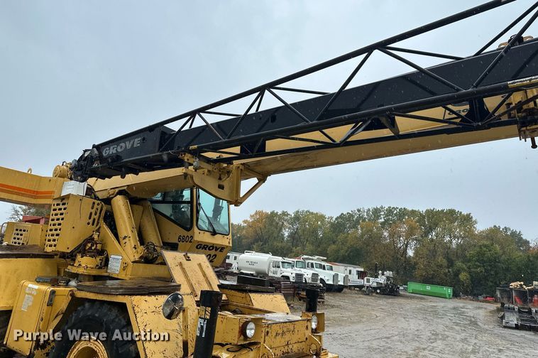 image for item JE9426 1990 Grove RT528C  crane