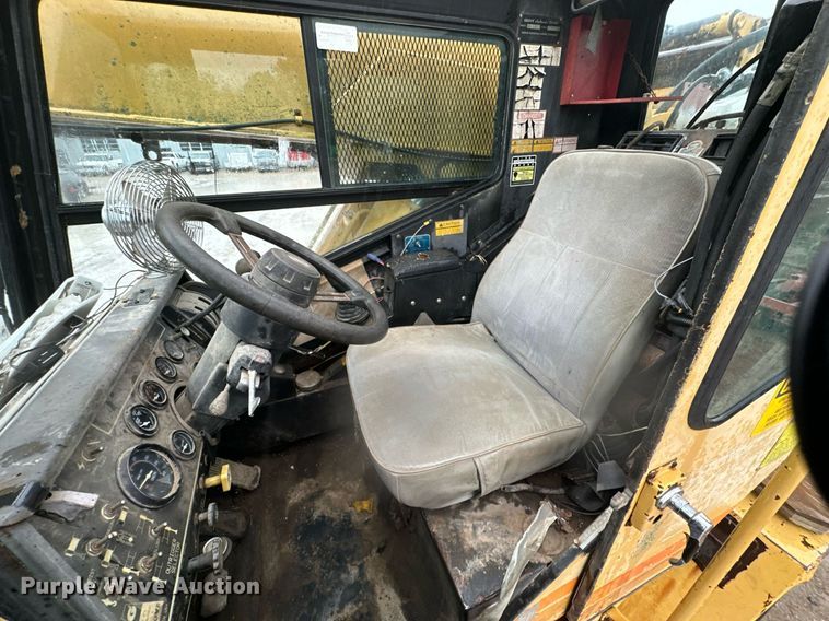 image for item JE9426 1990 Grove RT528C  crane