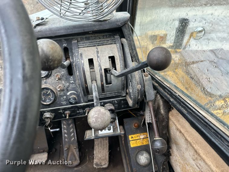 image for item JE9426 1990 Grove RT528C  crane