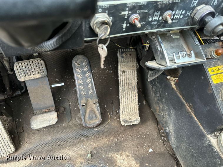 image for item JE9426 1990 Grove RT528C  crane