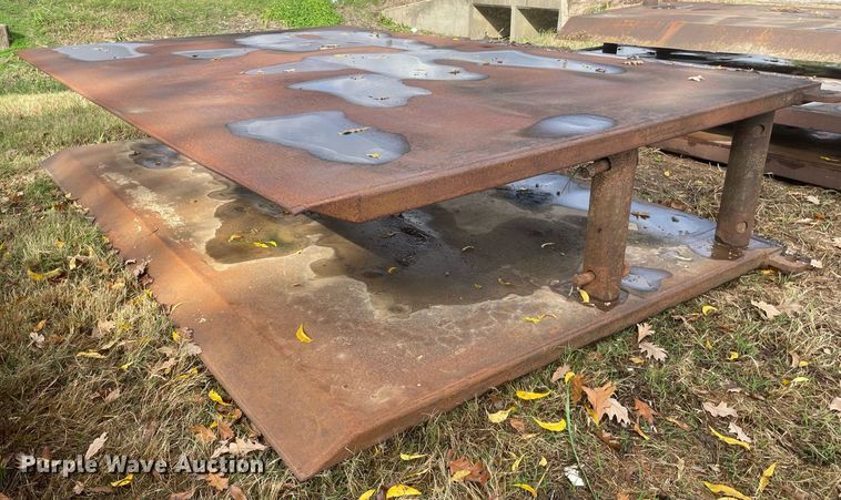 image for item JE9429 (2) trench boxes