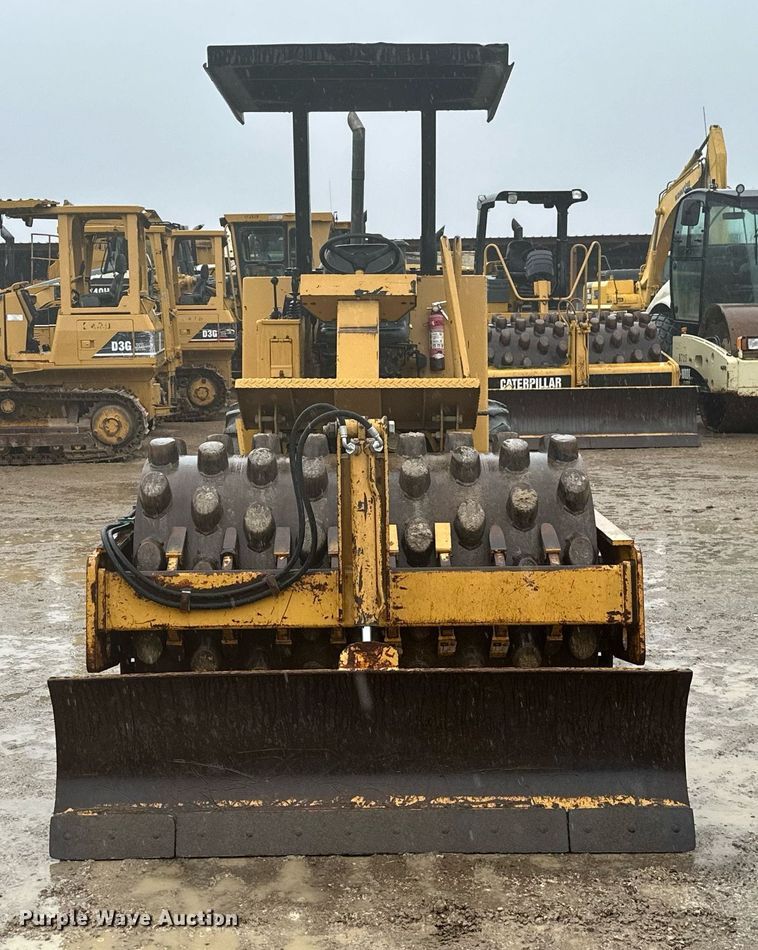 image for item JE9431 1996 Caterpillar CP-433C  single drum vibratory roller