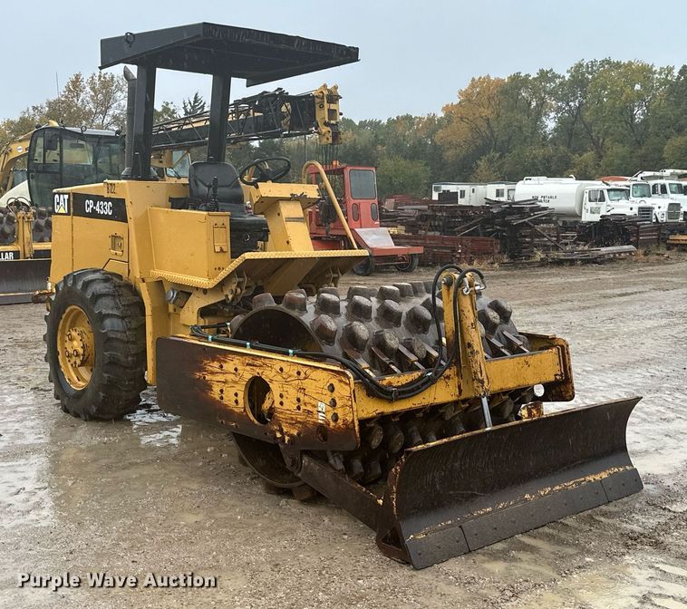 image for item JE9431 1996 Caterpillar CP-433C  single drum vibratory roller