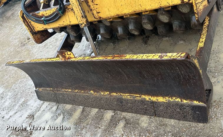 image for item JE9431 1996 Caterpillar CP-433C  single drum vibratory roller