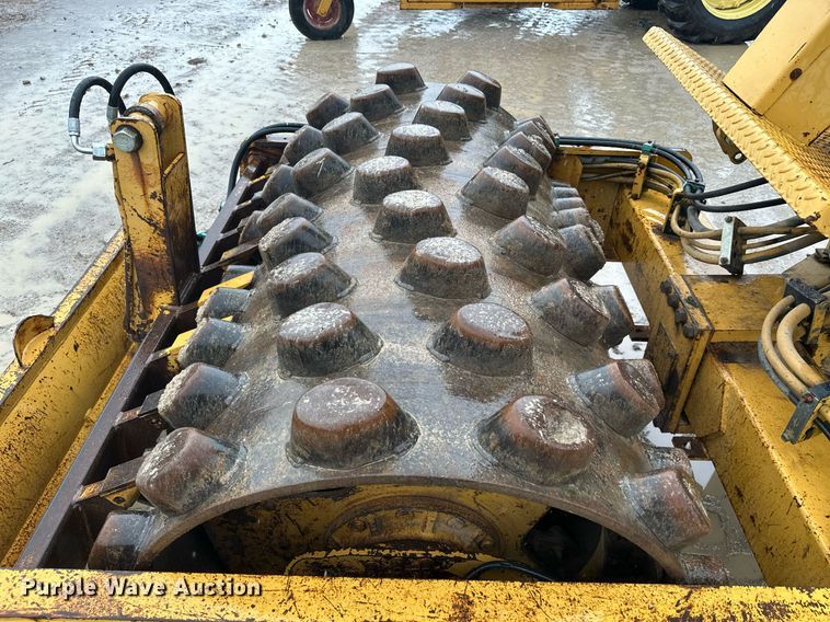 image for item JE9431 1996 Caterpillar CP-433C  single drum vibratory roller