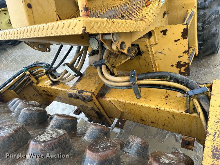 image for item JE9431 1996 Caterpillar CP-433C  single drum vibratory roller