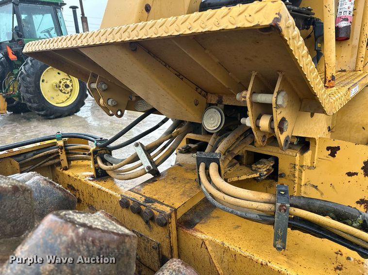 image for item JE9431 1996 Caterpillar CP-433C  single drum vibratory roller