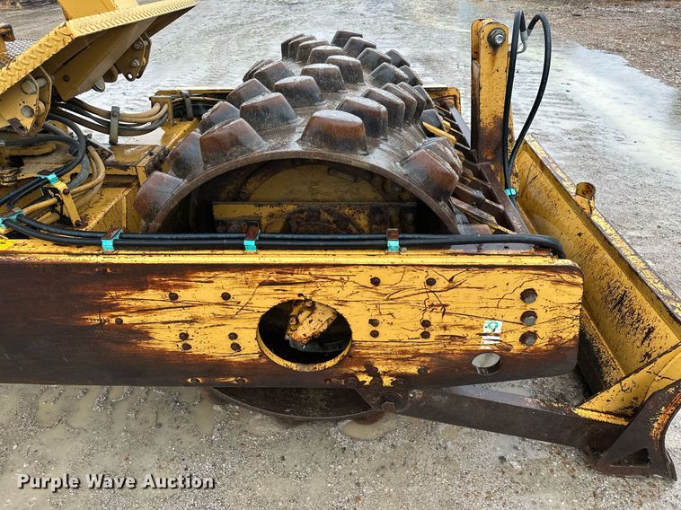 image for item JE9431 1996 Caterpillar CP-433C  single drum vibratory roller