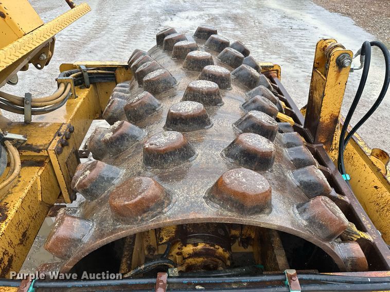 image for item JE9431 1996 Caterpillar CP-433C  single drum vibratory roller