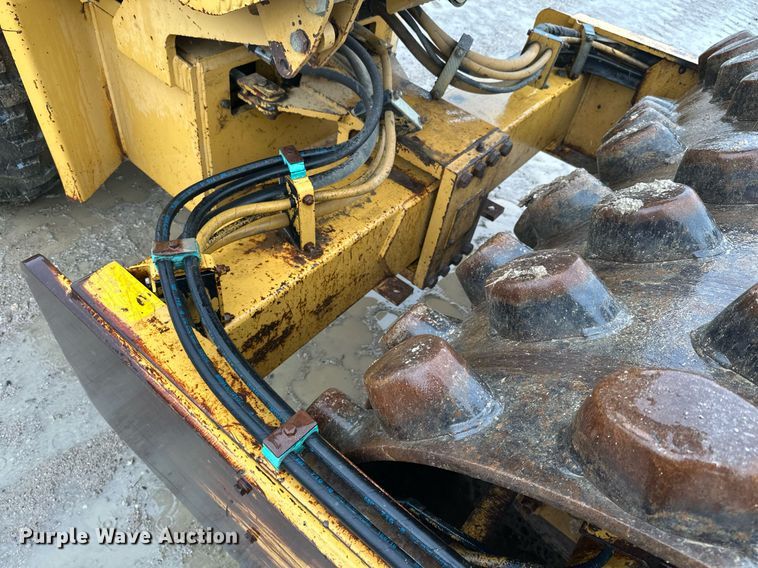 image for item JE9431 1996 Caterpillar CP-433C  single drum vibratory roller