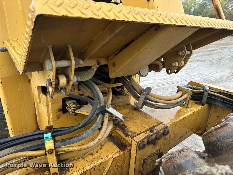 image for item JE9431 1996 Caterpillar CP-433C  single drum vibratory roller