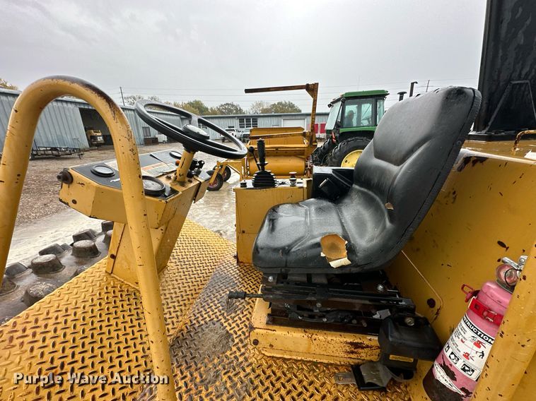 image for item JE9431 1996 Caterpillar CP-433C  single drum vibratory roller