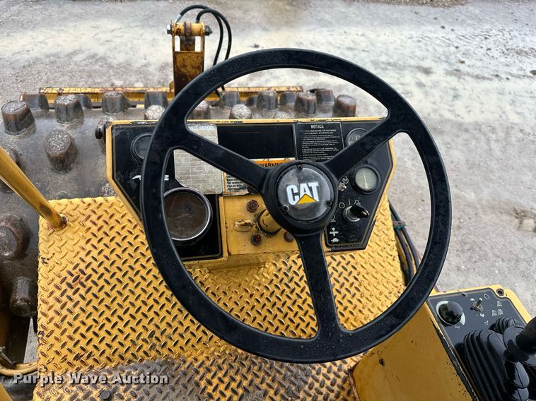 image for item JE9431 1996 Caterpillar CP-433C  single drum vibratory roller