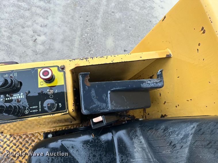 image for item JE9431 1996 Caterpillar CP-433C  single drum vibratory roller