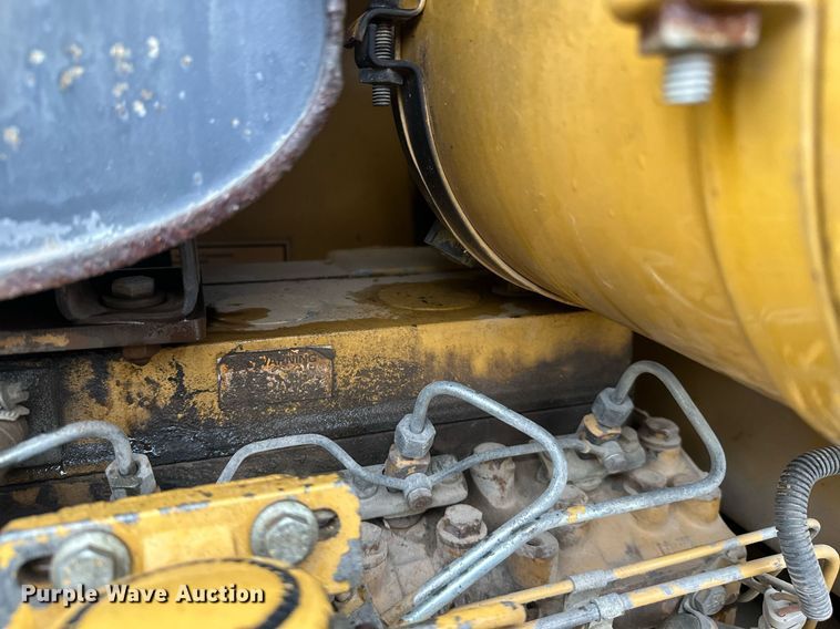 image for item JE9431 1996 Caterpillar CP-433C  single drum vibratory roller