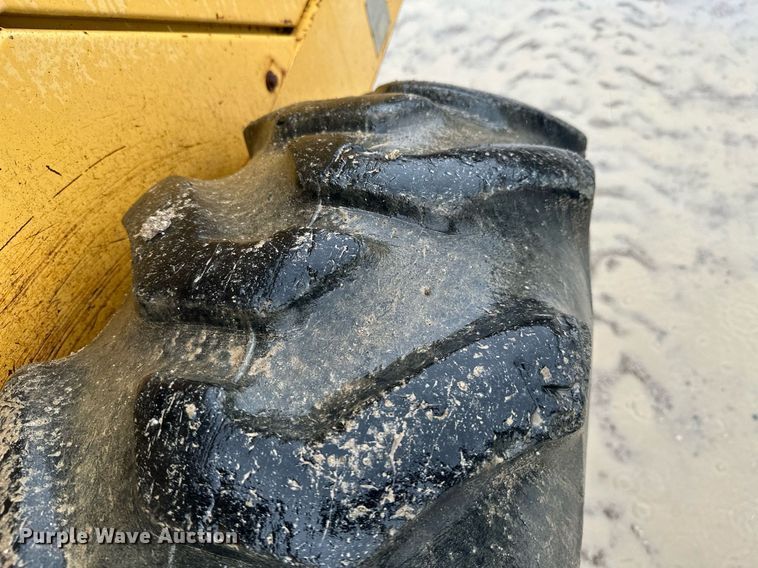 image for item JE9431 1996 Caterpillar CP-433C  single drum vibratory roller