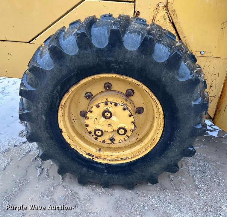 image for item JE9431 1996 Caterpillar CP-433C  single drum vibratory roller