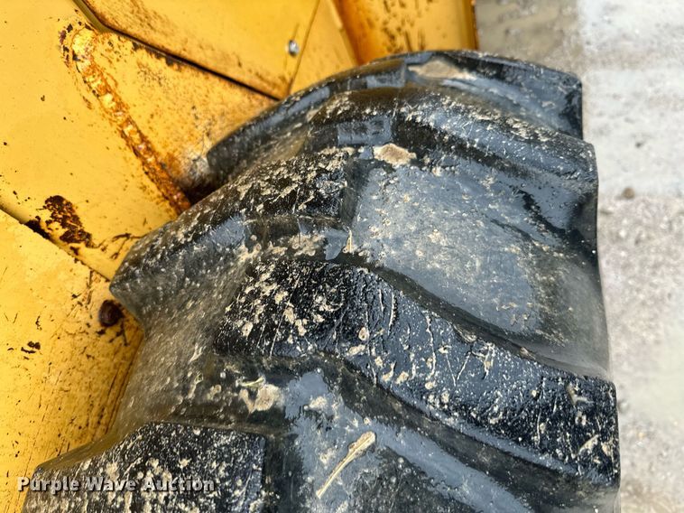 image for item JE9431 1996 Caterpillar CP-433C  single drum vibratory roller