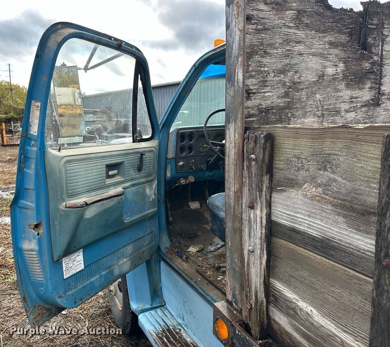 image for item JE9437 1979 Chevrolet C60  flatbed truck