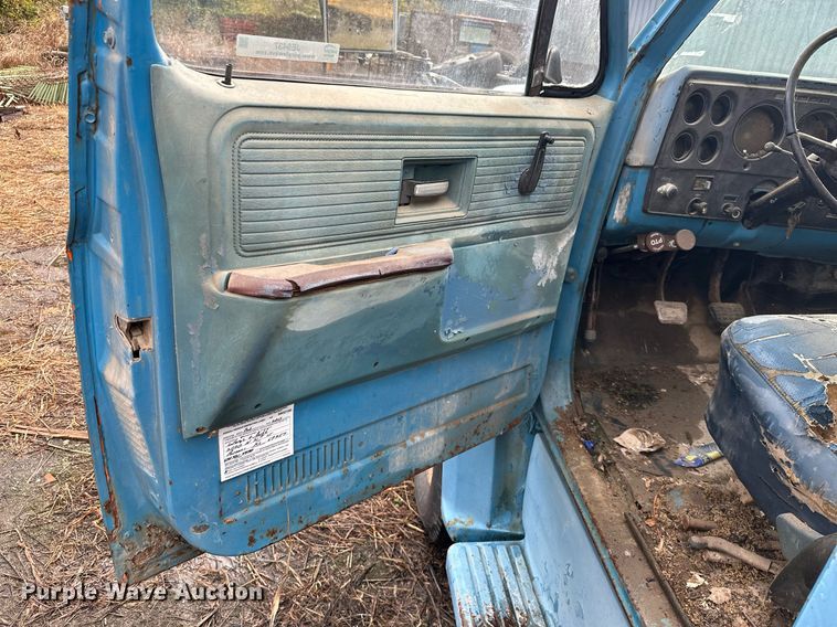 image for item JE9437 1979 Chevrolet C60  flatbed truck