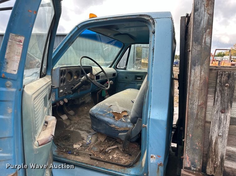 image for item JE9437 1979 Chevrolet C60  flatbed truck