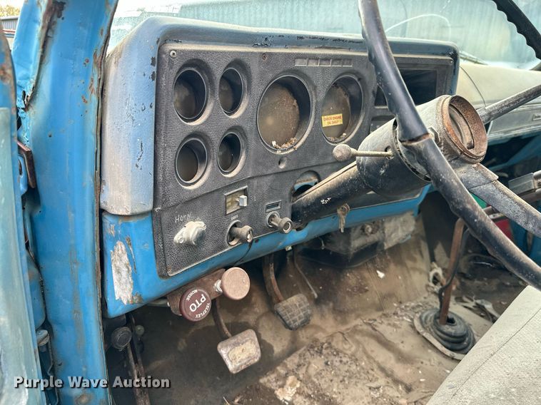 image for item JE9437 1979 Chevrolet C60  flatbed truck