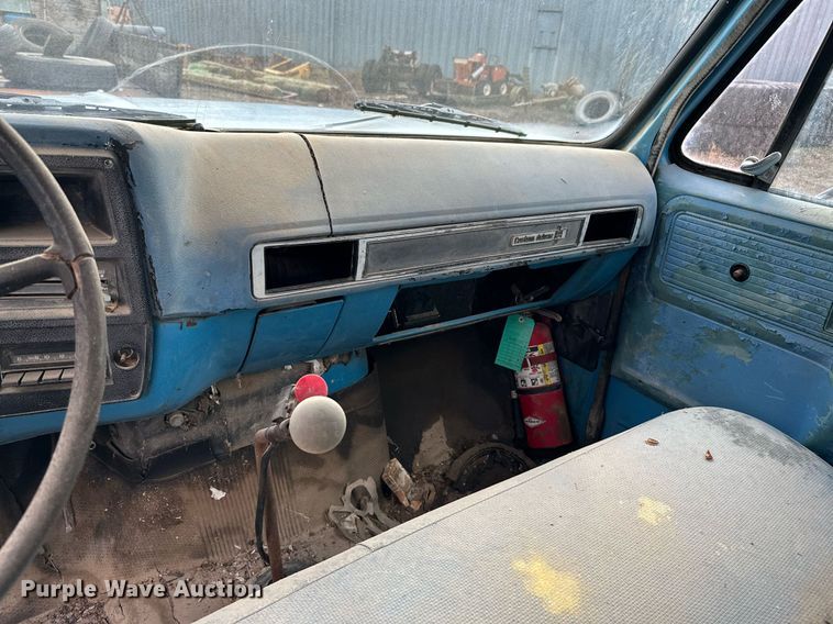 image for item JE9437 1979 Chevrolet C60  flatbed truck