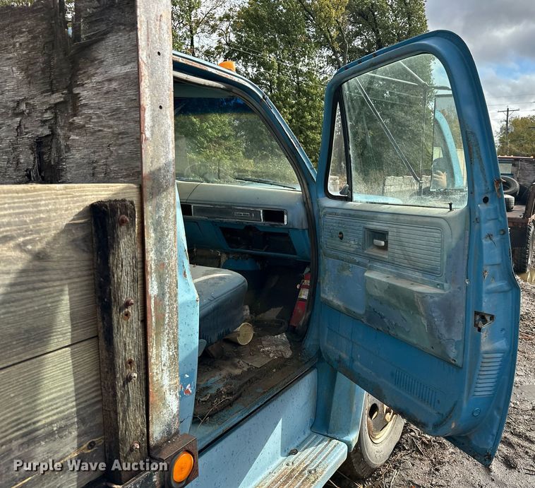 image for item JE9437 1979 Chevrolet C60  flatbed truck