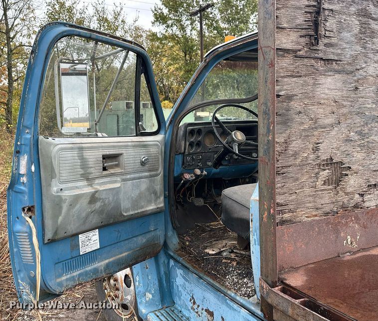 image for item JE9438 1980 Chevrolet C60  flatbed truck