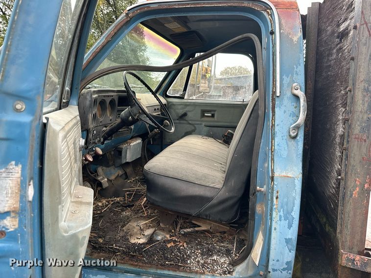 image for item JE9438 1980 Chevrolet C60  flatbed truck