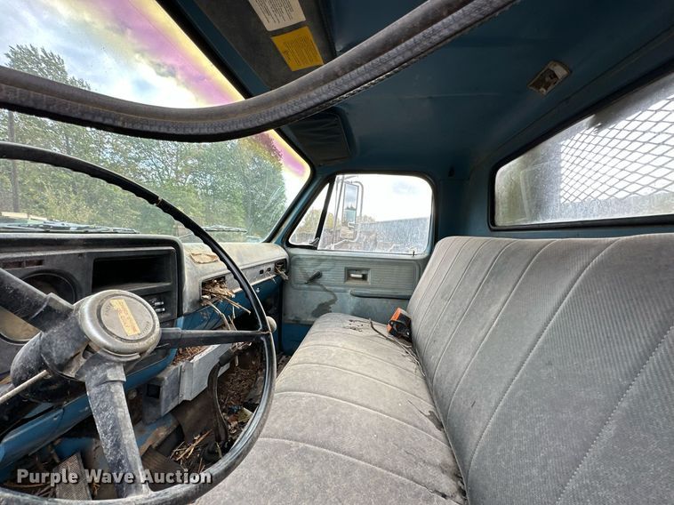 image for item JE9438 1980 Chevrolet C60  flatbed truck