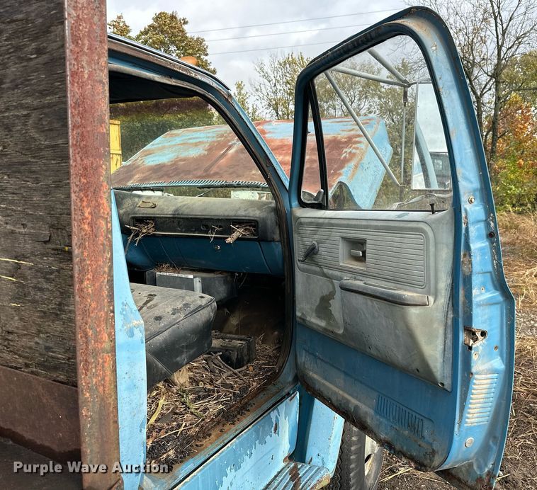 image for item JE9438 1980 Chevrolet C60  flatbed truck