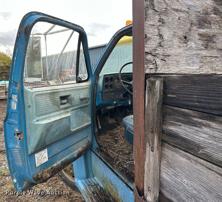 image for item JE9439 1979 Chevrolet C60  flatbed truck