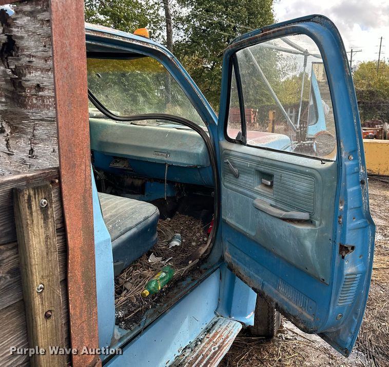 image for item JE9439 1979 Chevrolet C60  flatbed truck