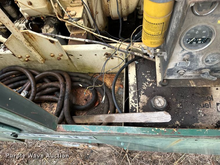 image for item JE9444 Sullair 300Q  air compressor