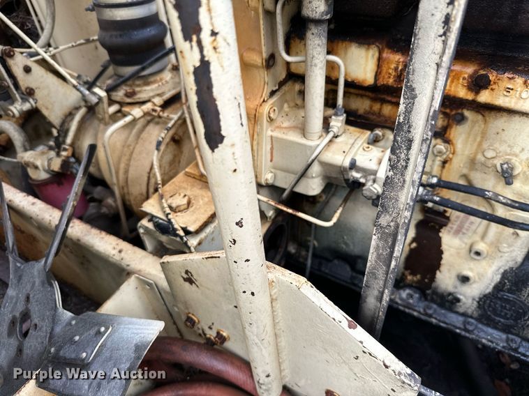 image for item JE9444 Sullair 300Q  air compressor