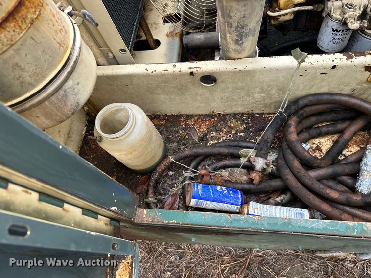 image for item JE9444 Sullair 300Q  air compressor