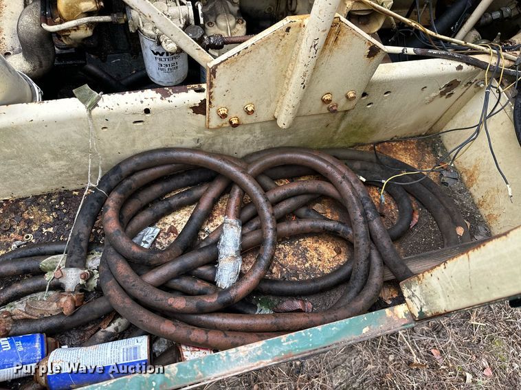 image for item JE9444 Sullair 300Q  air compressor