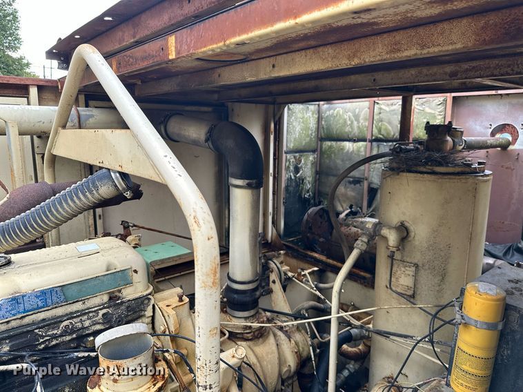 image for item JE9444 Sullair 300Q  air compressor