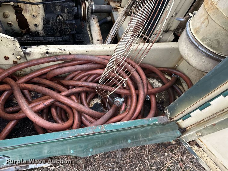 image for item JE9444 Sullair 300Q  air compressor